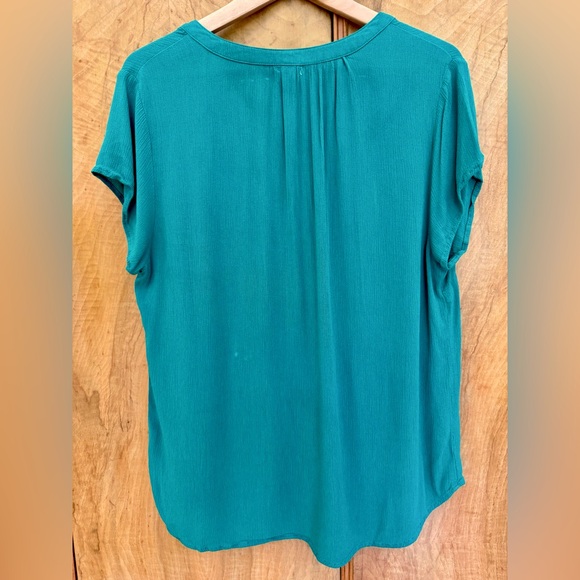 Mason & Belle Kinsley Flutter Sleeve Embroidered Top - Picture 7 of 7